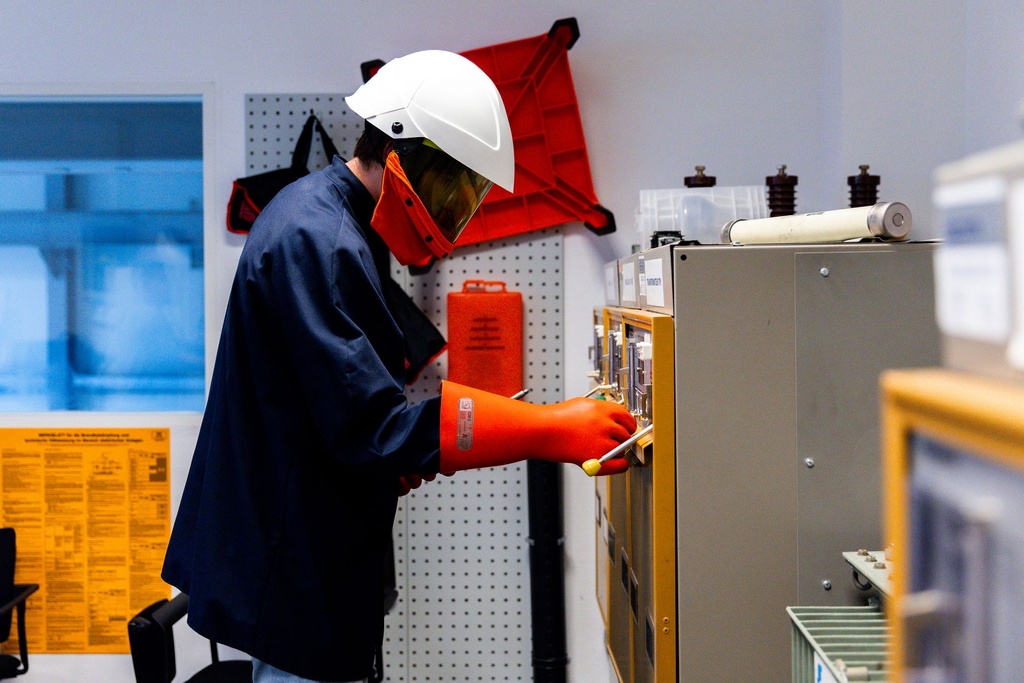 [SEC015] Vorbereitungslehrgang für die elektrotechnische Befähigung im Niederspannungsbereich für qualifiziertes Personal (BT- H/V) (Q)