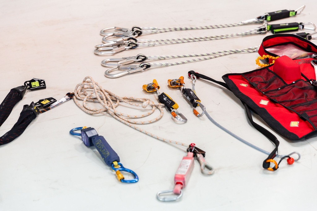 [SEC224] Regelmäßige Prüfung und Verwaltung der persönlichen Schutzausrüstung für Arbeiten in der Höhe (PSA-V-Modul) – Grundausbildung