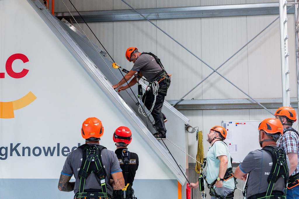 [SEC230] Utilisation du harnais de sécurité sur plan incliné (Module « EPI-P »)